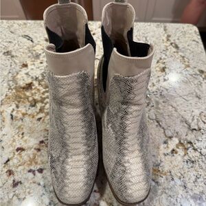 Chic Cream Snakeskin Ankle Booties